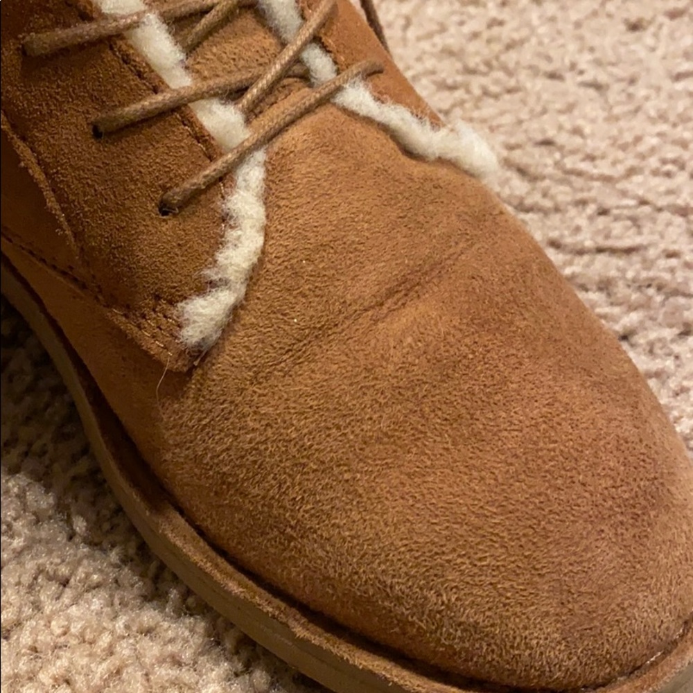 Lightly loved UGGS - Picture 2 of 7